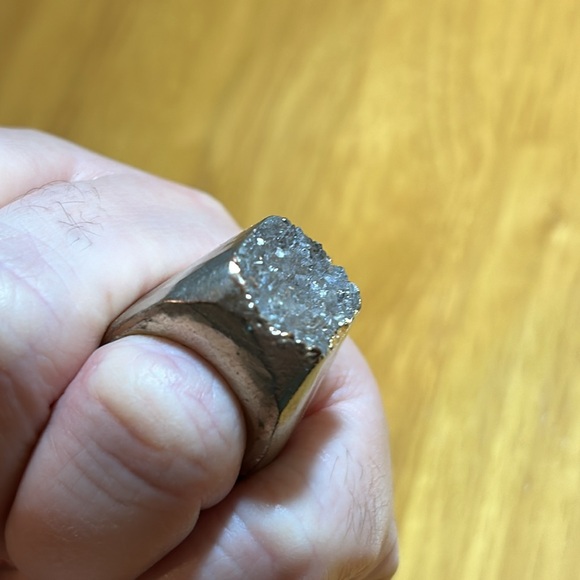 Beautiful chunky costume jewelry ring size 7 Gold colored w/ grayish faux stone - Picture 3 of 8